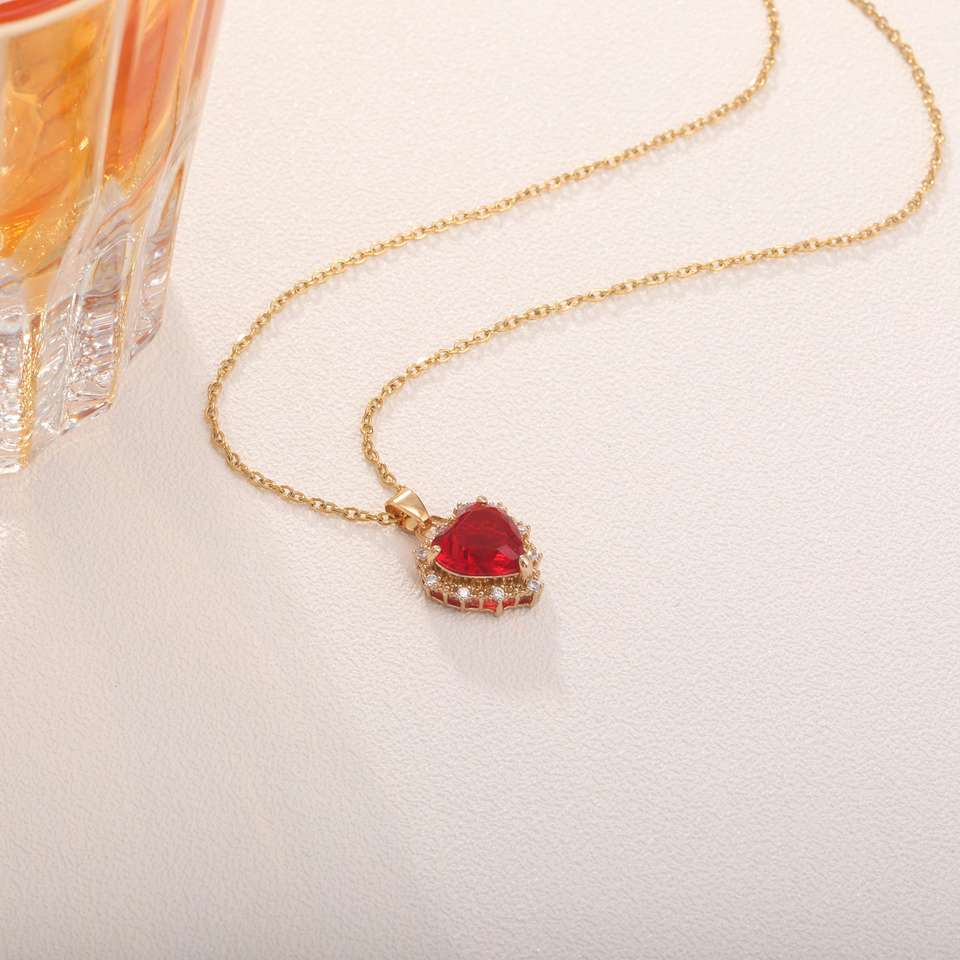 Women Shine Zircon Heart Pendant Necklace
