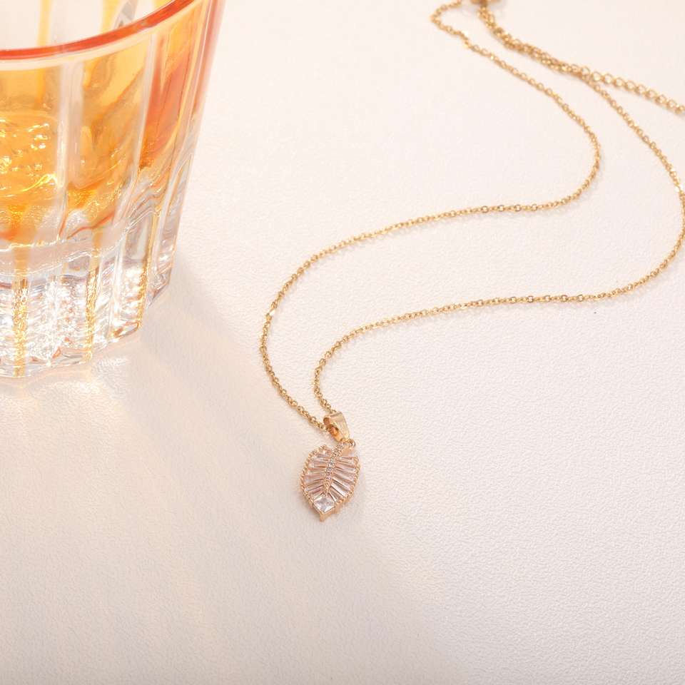 Fashion Leaf Shape Necklace White Zircon Necklace