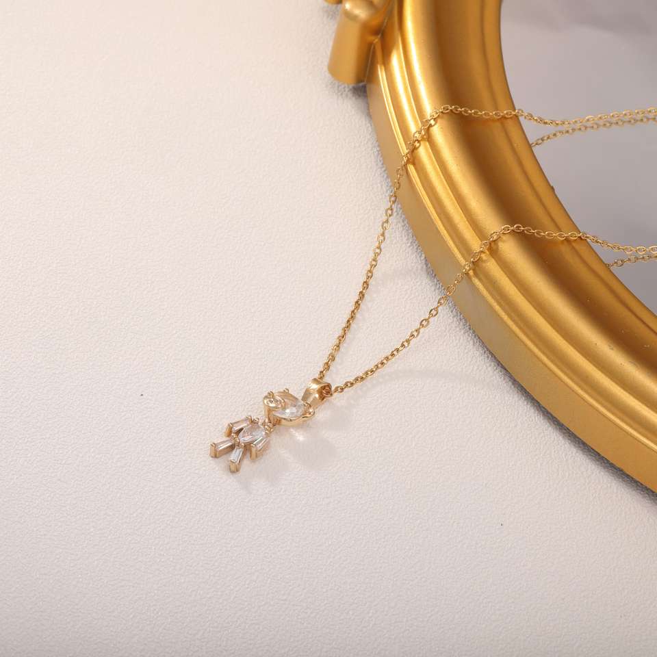 Creative Design Crystal Cartoon Bear Necklace