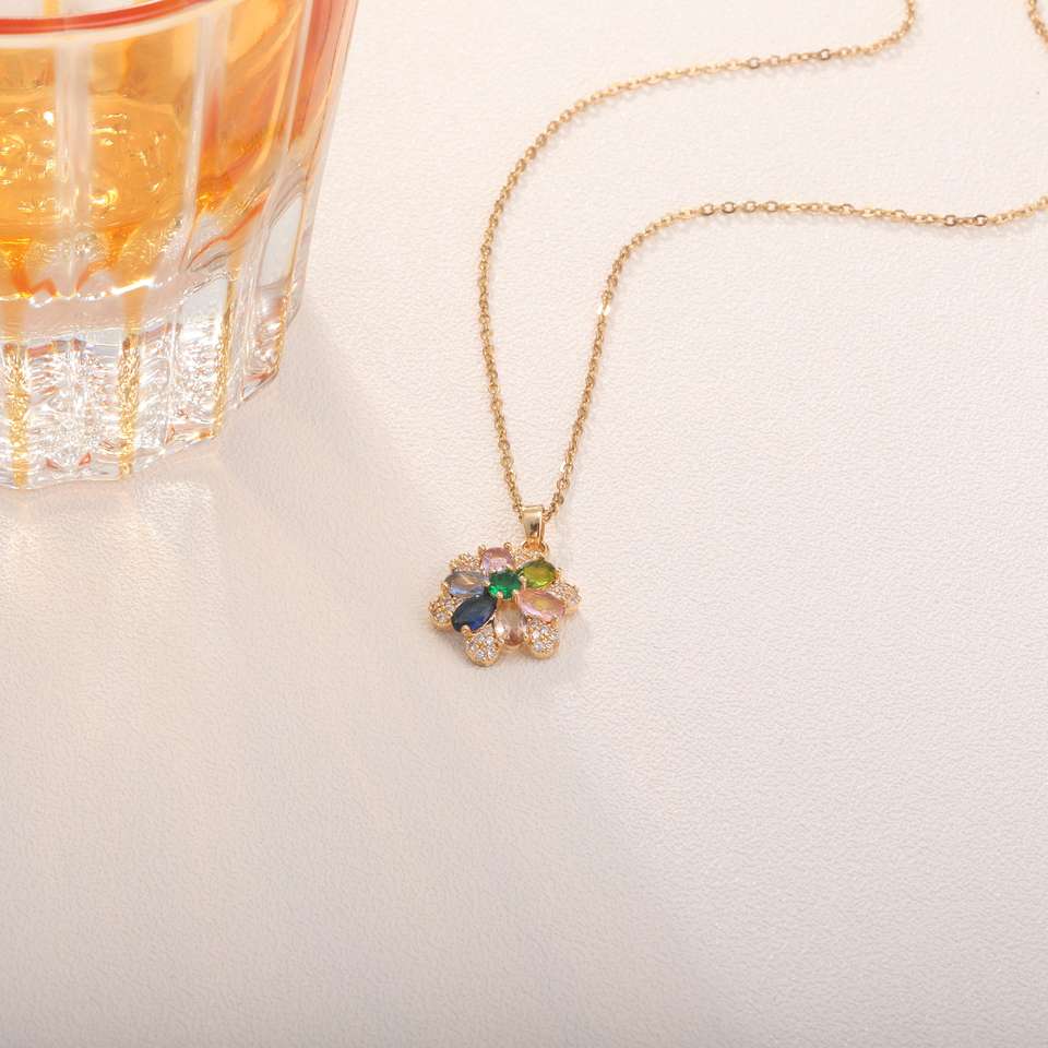 Creative Design Crystal Flower Pendant Necklace