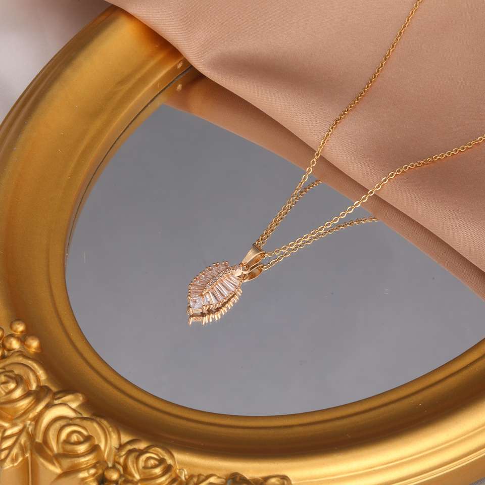 Fashion Leaf Shape Necklace White Zircon Necklace