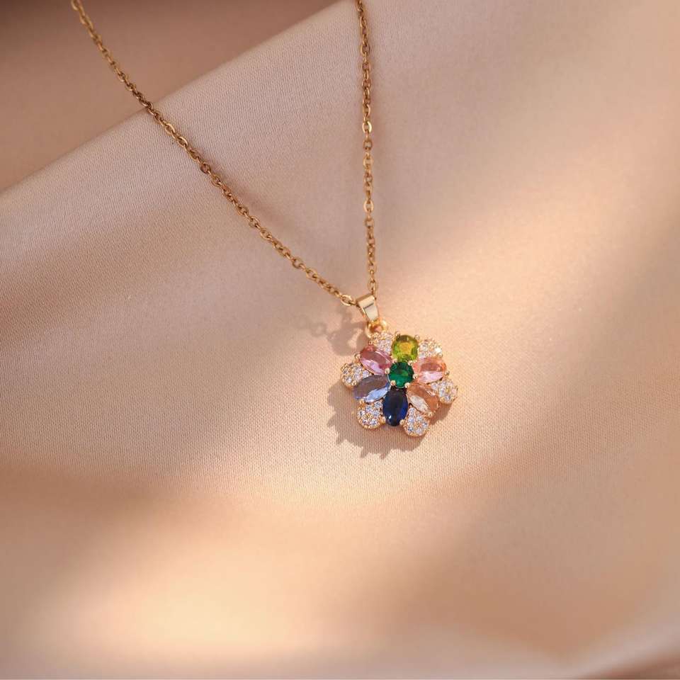 Creative Design Crystal Flower Pendant Necklace