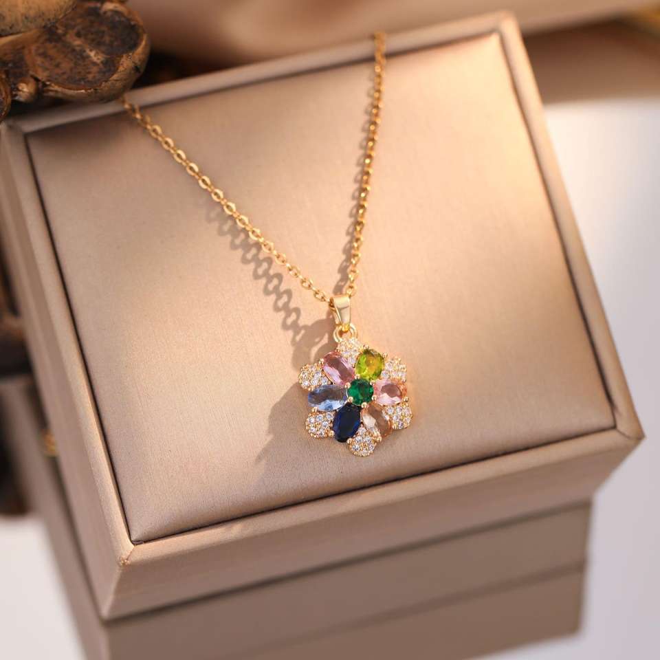 Creative Design Crystal Flower Pendant Necklace