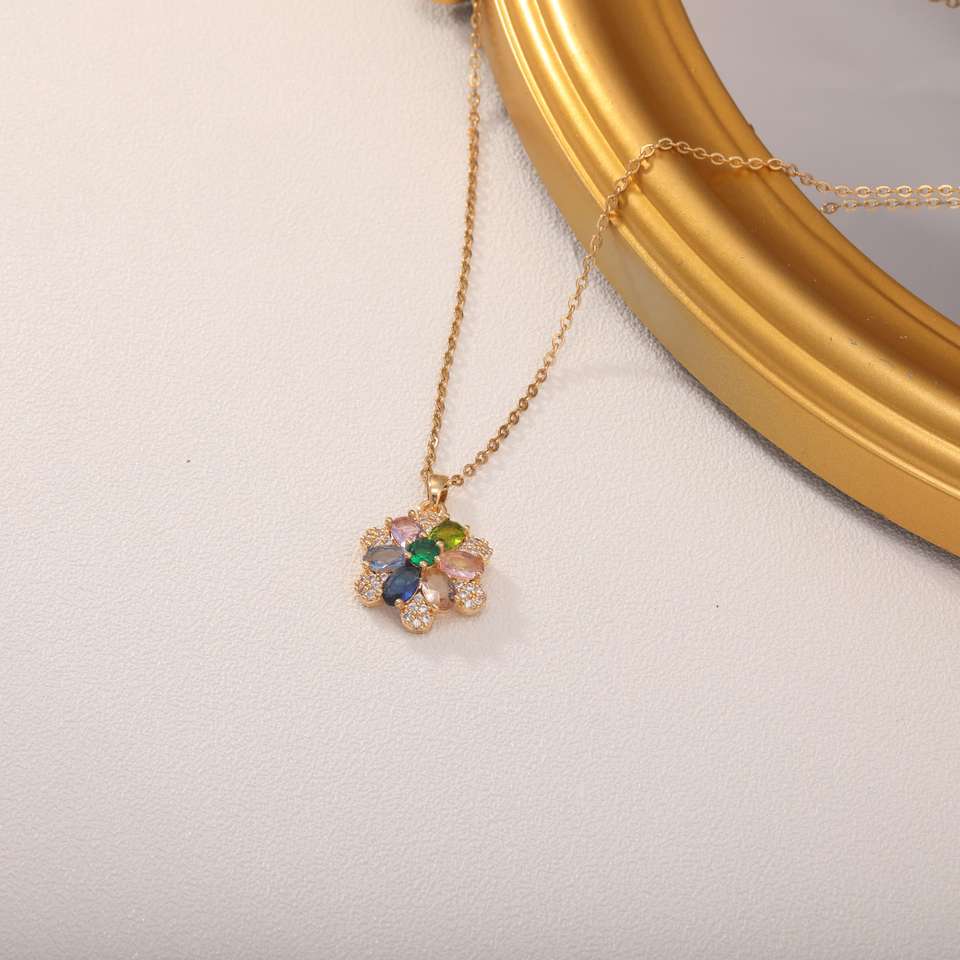 Creative Design Crystal Flower Pendant Necklace