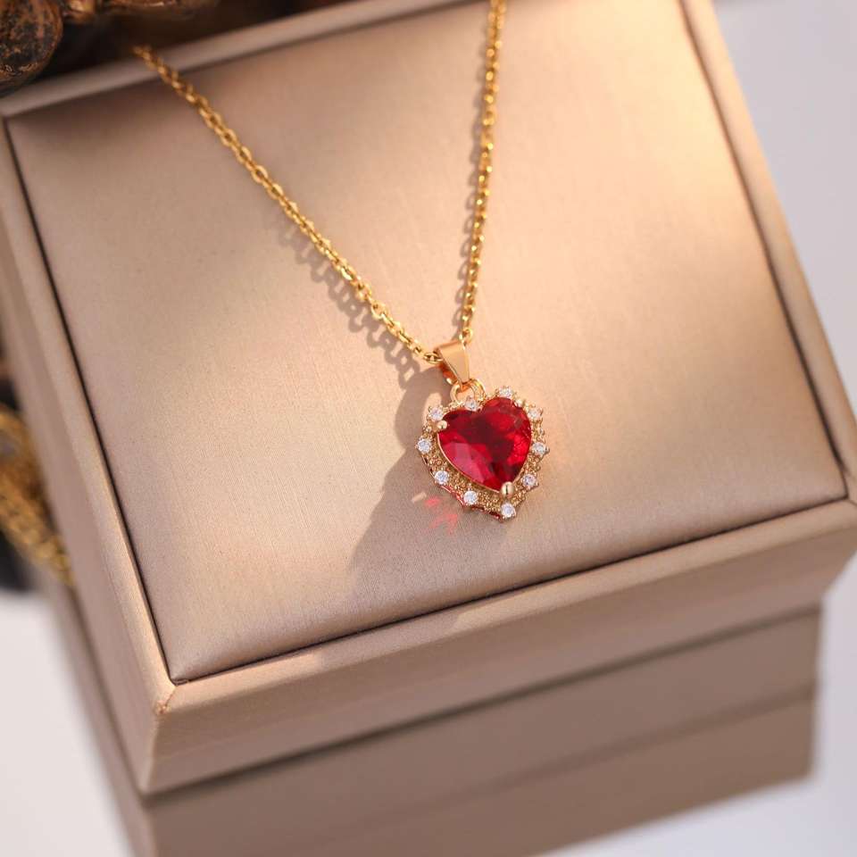 Women Shine Zircon Heart Pendant Necklace