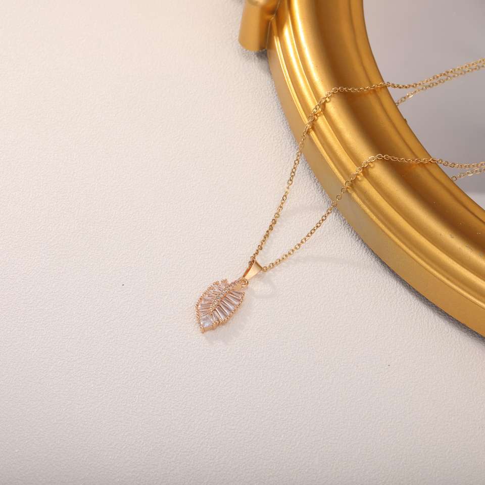 Fashion Leaf Shape Necklace White Zircon Necklace