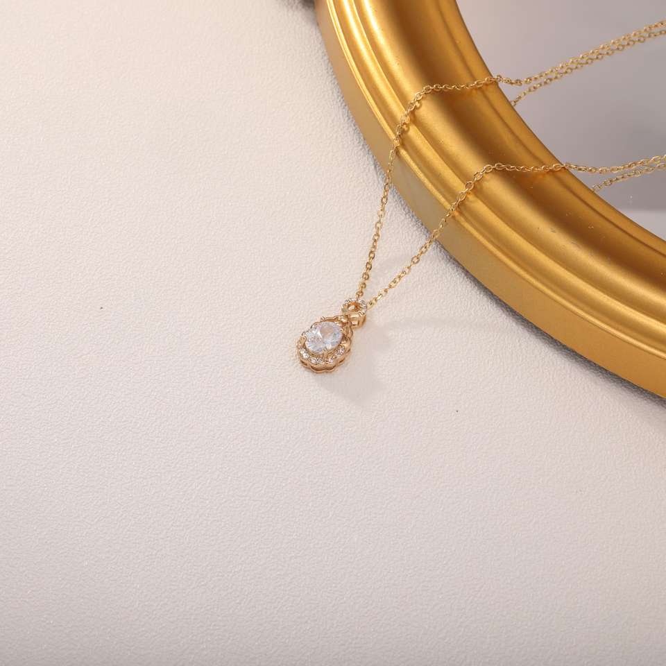 Luxury Gold Zircon Necklace Trendy Diamond Collarbone Classic Water Drop Pendant Stainless Steel Chain 18K