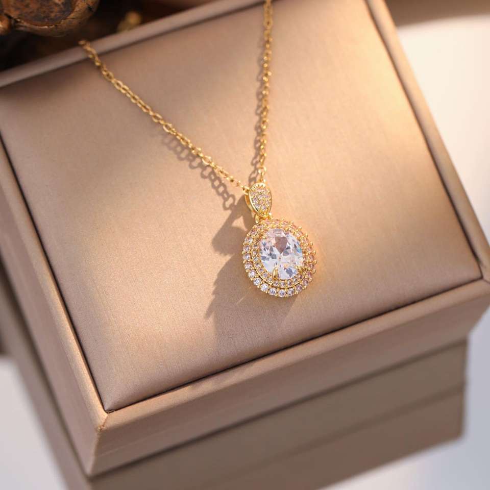 Zircon Pendant with Geometric Pattern Attractive Retro Luxury Fashion As Gifts Diamond Women Necklace